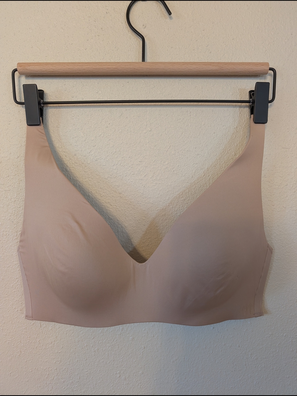 Everyday Seamless V-Neck Bra in Light Beige